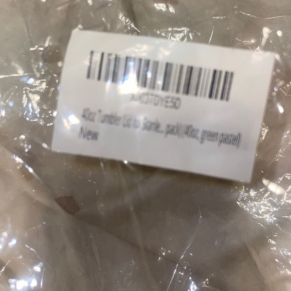 New green pastel Stanley cup lid fits 40oz - Picture 2 of 3